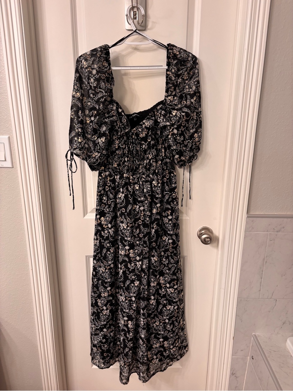 En saison Black Floral Puff-Sleeve Maxi Dress